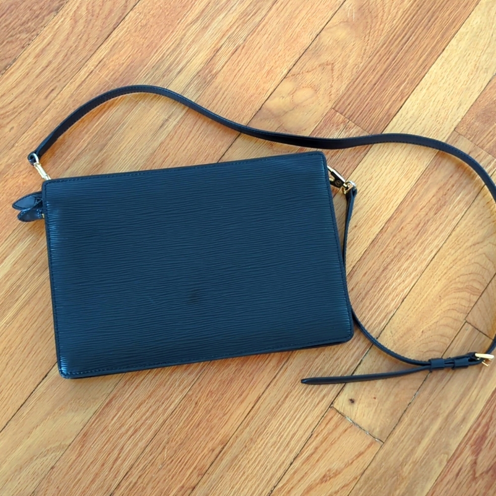 Authentic Louis Vuitton Epi Black Rare Double zip crossbody